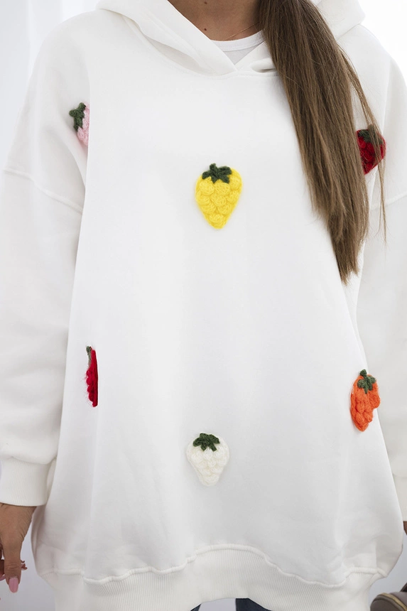 Isoliertes Sweatshirt mit Erdbeermotiv ecru