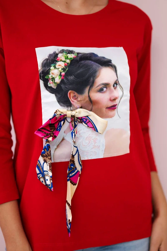 Blouse with graphics and colorful bow 3D red