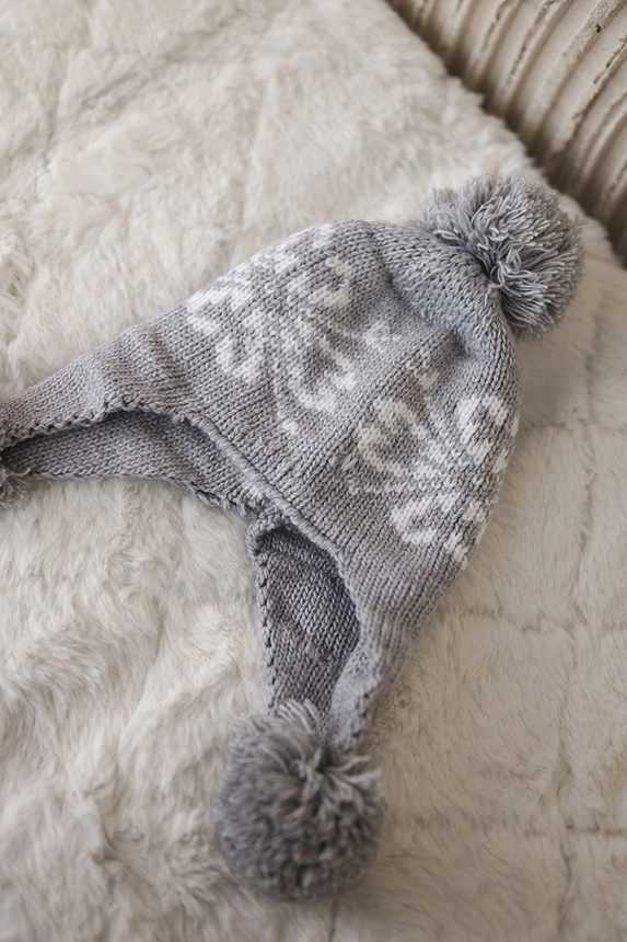 Women's long eared cap Balbina K381 light grey