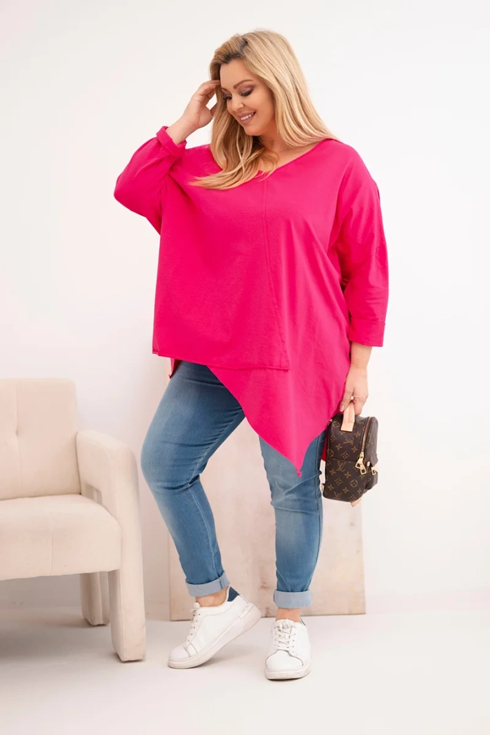 Moteriška medvilninė bluzonė Plus Size su asimetrišku apačiu ir V formos iškirpte fuksija