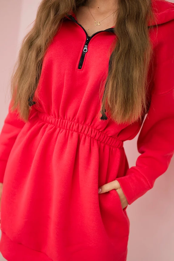 Isoliertes Kleid mit Kapuze in Himbeere