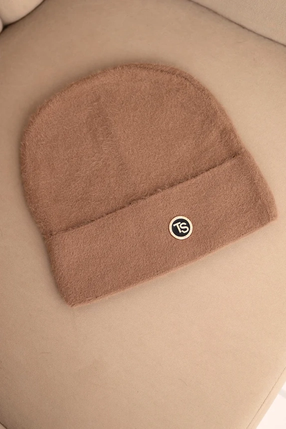 Women's soft alpaca hat with decorative metal plate fango