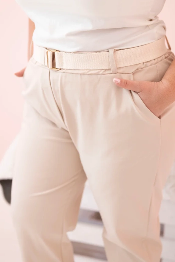 Medvilninės moteriškos kelnės Plus Size su diržu šviesiai smėlio spalvos