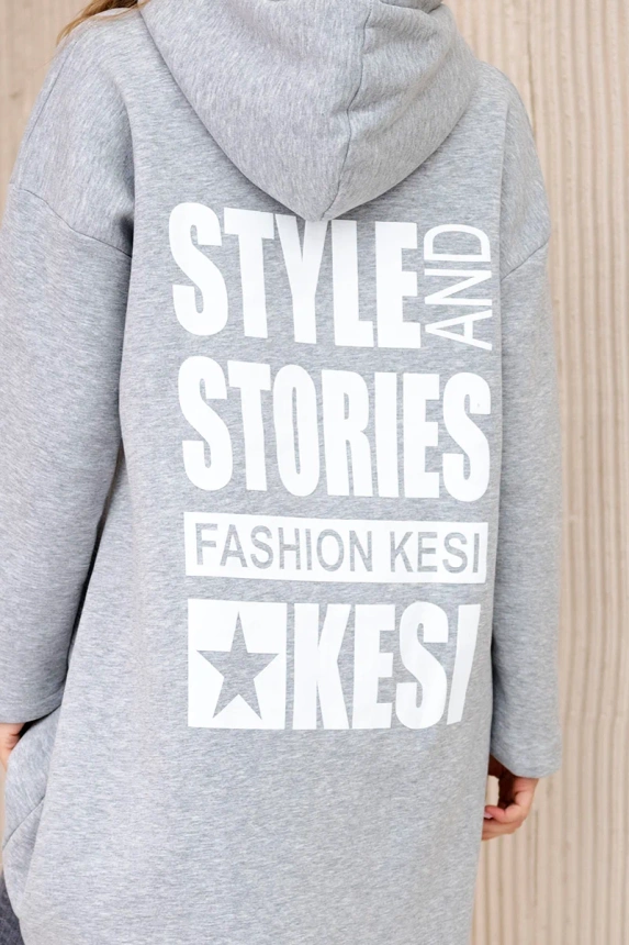 Isoliertes Sweatshirt mit langem Rücken und Kapuze grau