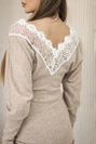 Damenkleid mit 3/4 Ärmeln und Spitze auf dem Rücken Kamel
