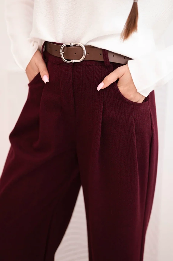 Damenhose mit weitem Bein und Gürtel bordeaux