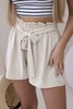 Shorts mit Viskose in der Taille gebunden dunkelbeige