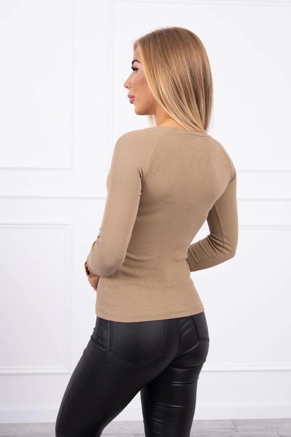 Halenka s ozdobnými knoflíky camel