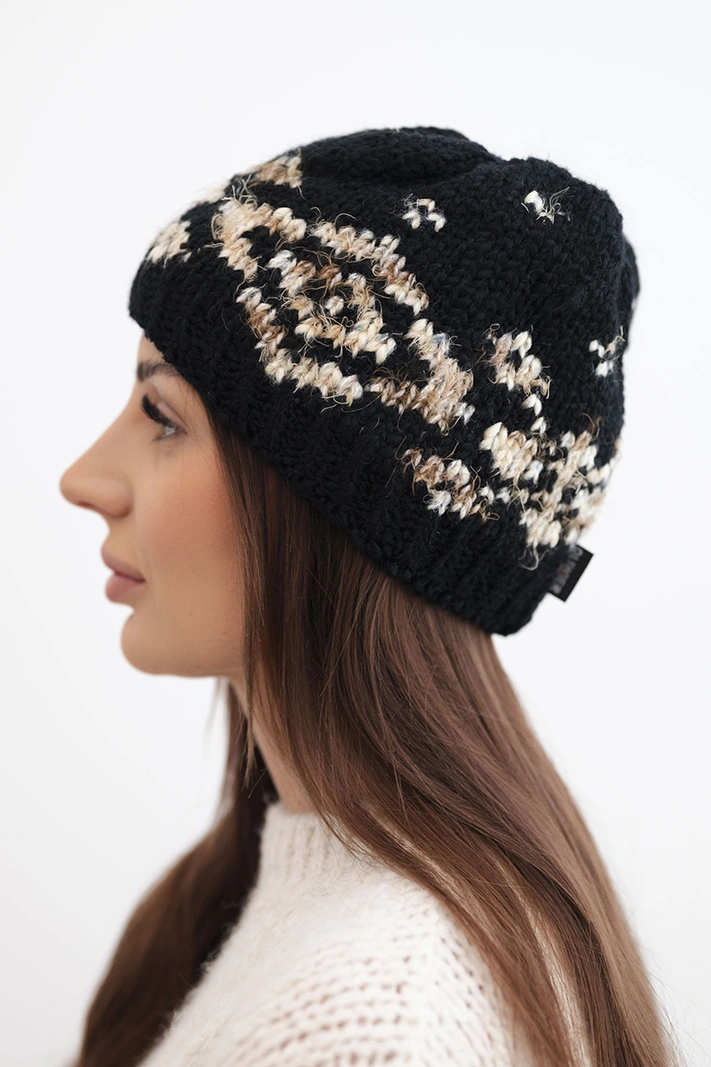 Women's winter hat with Norwegian pattern and thick weave K351 black+dark beige