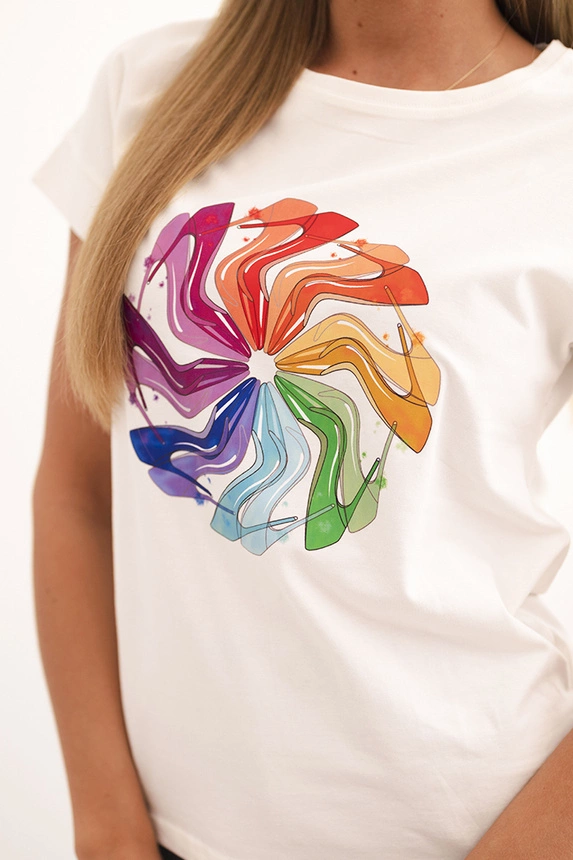 Women's cotton short-sleeve blouse with a colorful print ecru