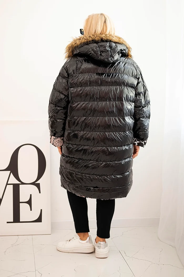 Moteriška striukė Plus Size su gobtuvu ir kailiuku juoda