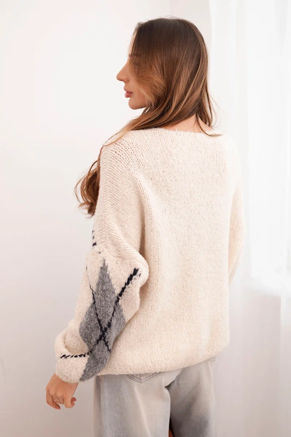 Women's button-up diamond-pattern sweater with wool beige