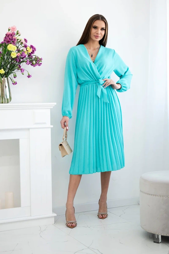 Dress tied with a pleated hem mint