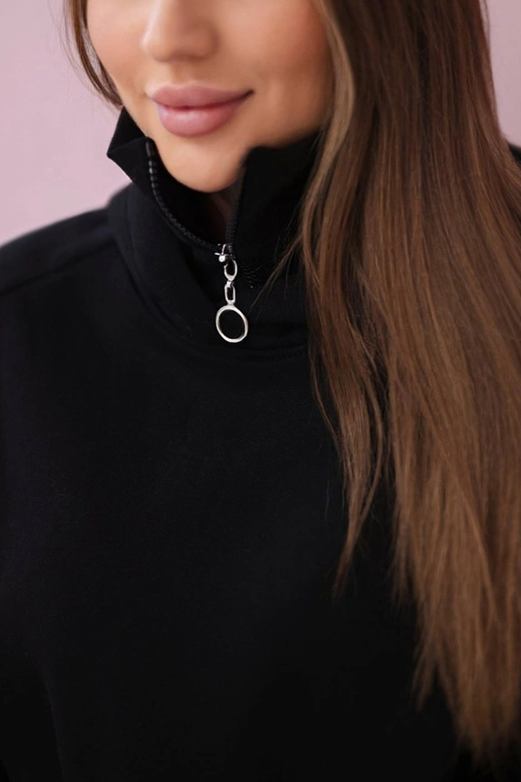 Isolierter Rollkragenpullover und Kapuzenpulli schwarz