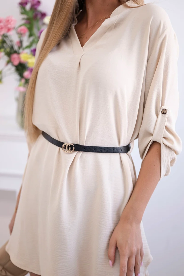 Kleid mit längerem Rücken und Gürtel hellbeige