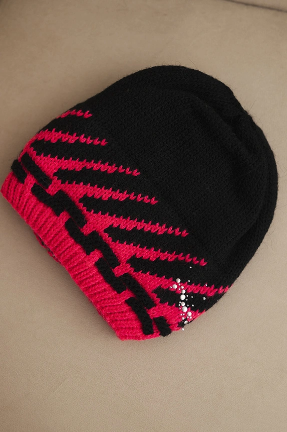 Women's winter wool cap with geometric pattern and rhinestones K469 black + fuchsia