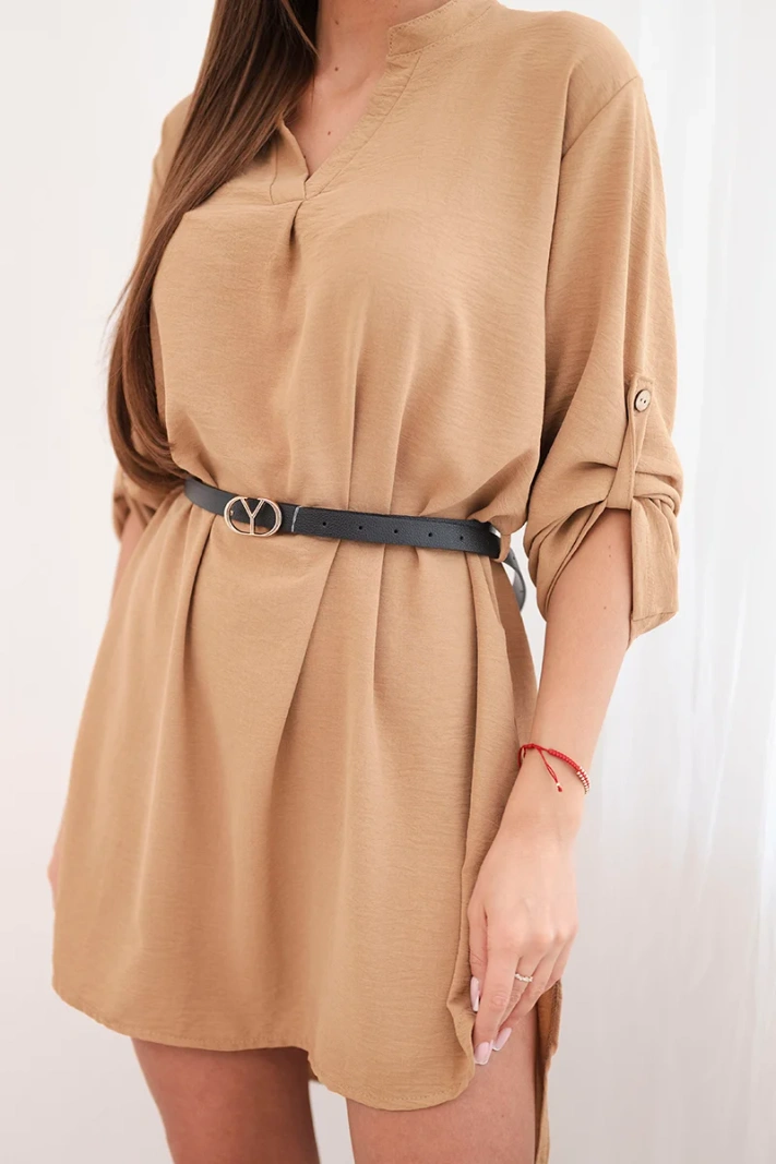 Kleid mit längerem Rücken und Gürtel hell camel