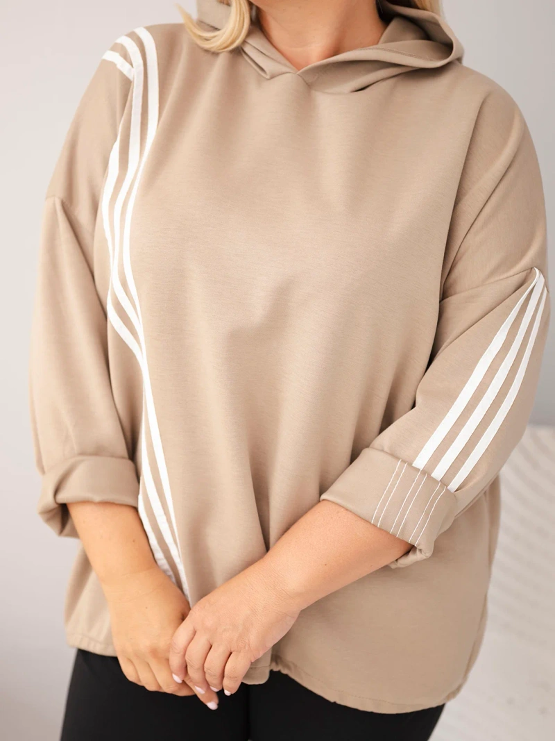 Moteriškas Plus Size veliūrinis megztinis su kapišonu ir dekoratyvinėmis juostelėmis smėlio spalvos