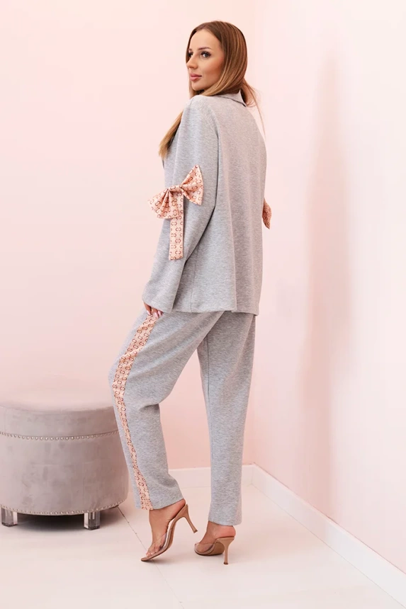 Damenanzug mit Viskose – Blazer mit Revers und Hose mit Paspel grau