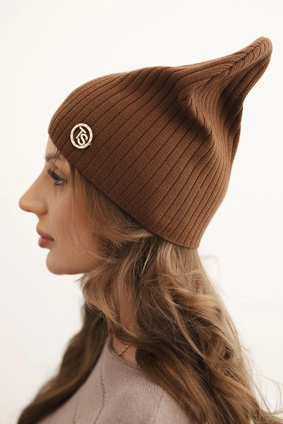 Women's ribbed hat with decorative button made of viscose and modal light brown