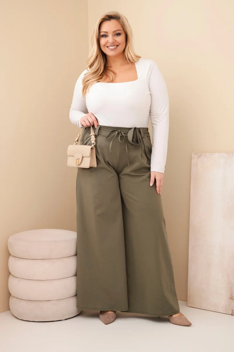 Spodnie damskie Plus Size z szeroką nogawką i ozdobnym kwiatem w talii khaki