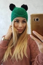 Vilnonė kepurė 2 pomponai K291 žalia