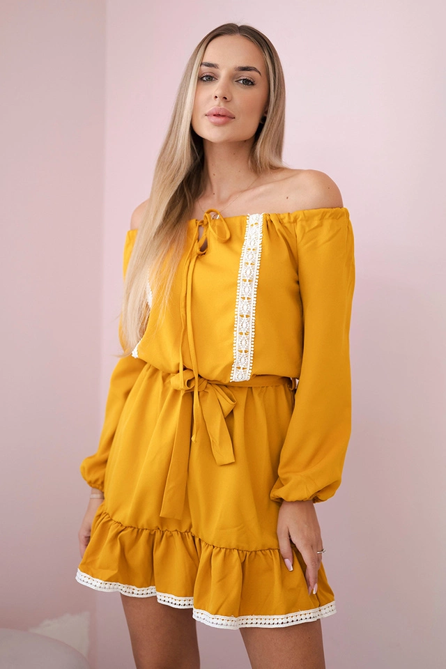 Off-the-shoulder dress and lace mustard