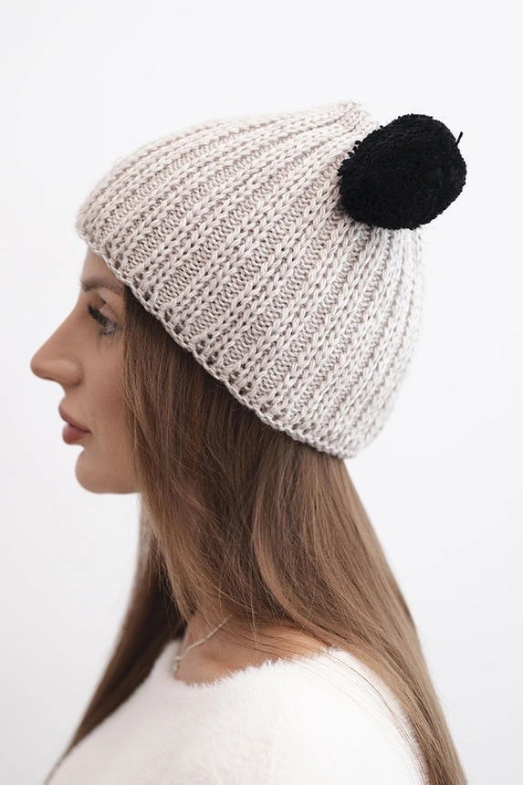 Moteriška žieminė vilnonė kepurė su pomponu K433 beige