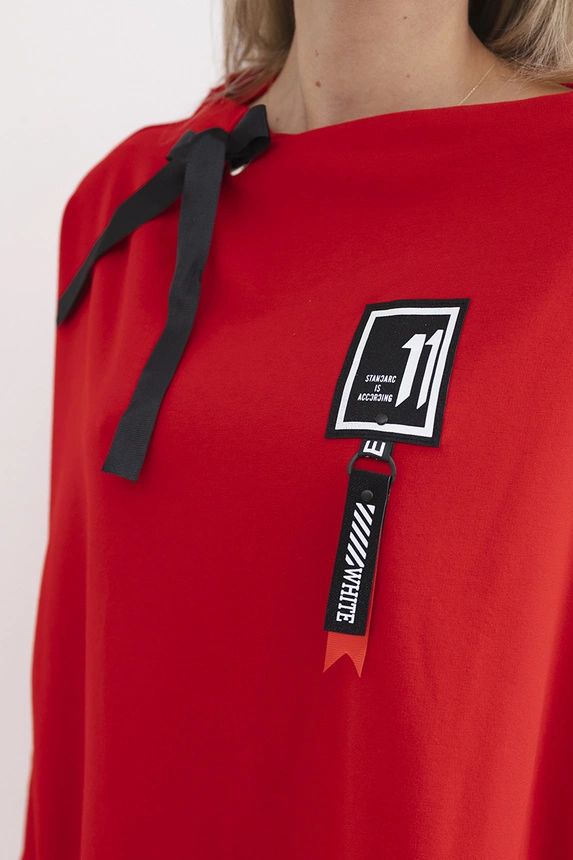 Oversize sweatshirt with asymmetrical sides red