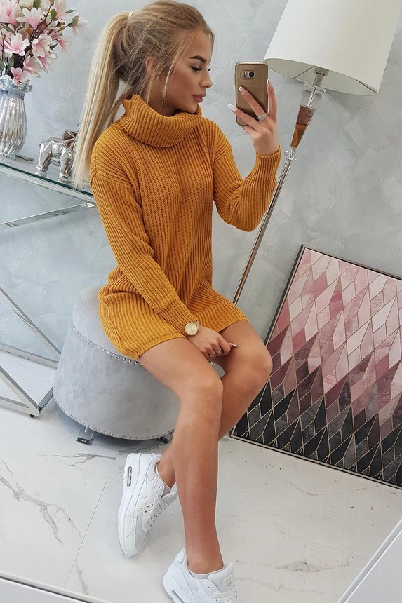 Sweater with golf mustard