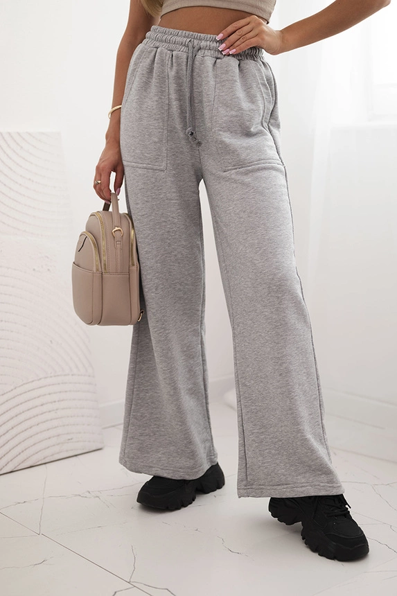 Women's cotton cargo pants with pockets and chain beige