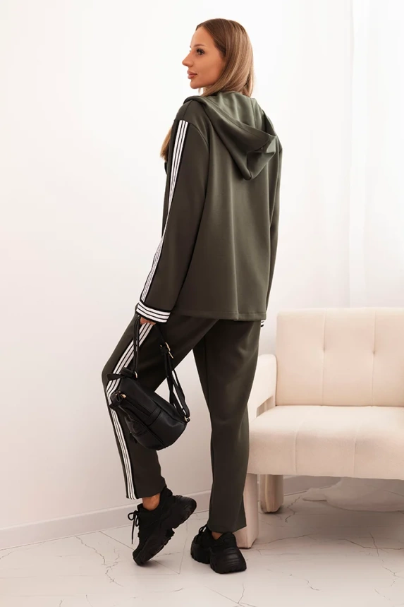 Damenanzug mit Viskose, mit Streifen und Sportjacke khaki