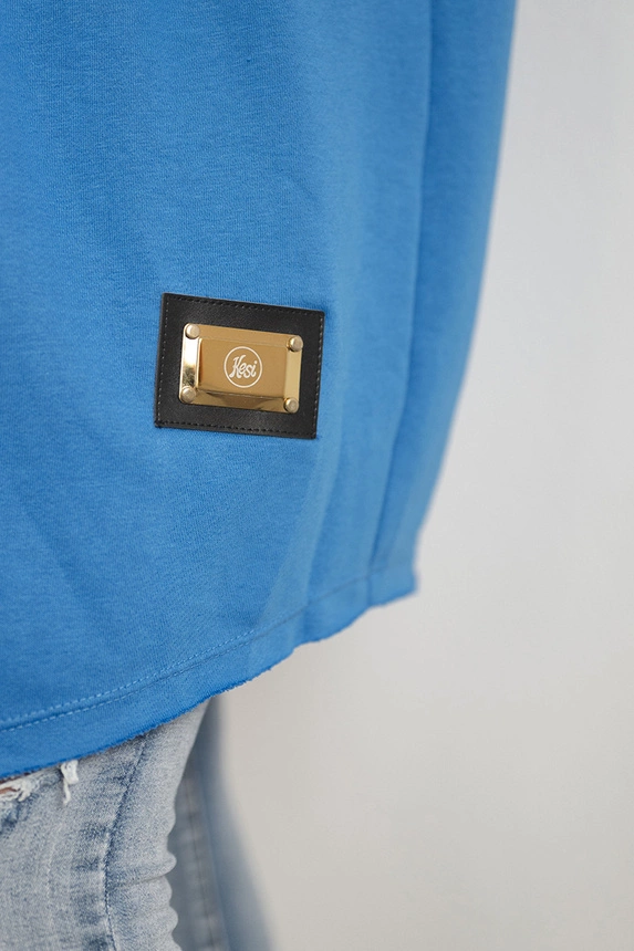 A coatee with subtitles mauve-blue