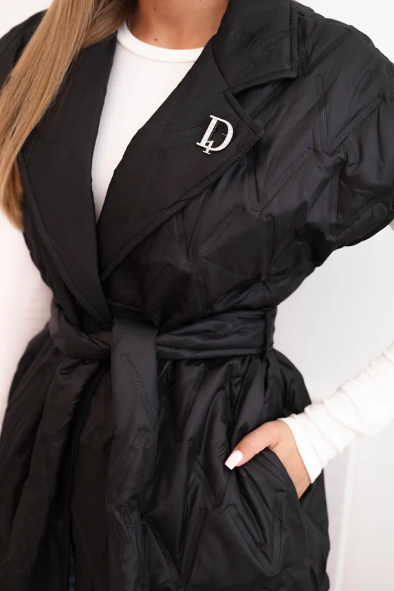 Kamizelka damska pikowana z paskiem i szerokim kołnierzem czarna