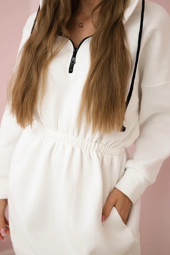 Isoliertes Kleid mit Kapuze ecru