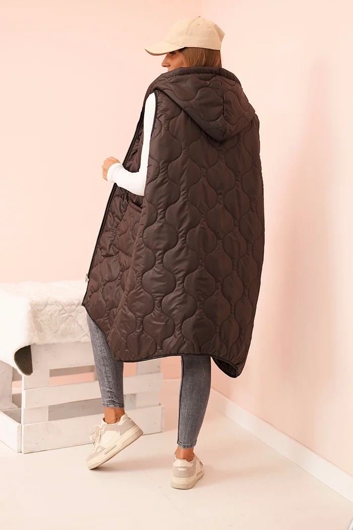 Dámská prošívaná vesta Plus Size s kapucí na zip mocca