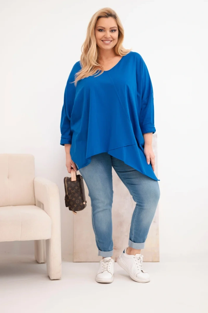 Moteriška medvilninė bluzka Plus Size su asimetriniu apačiu ir V formos iškirpte chabrowa