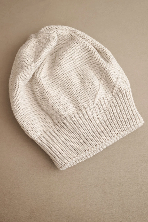 Damenwintermütze aus Wolle mit Rippstrick K471 beige