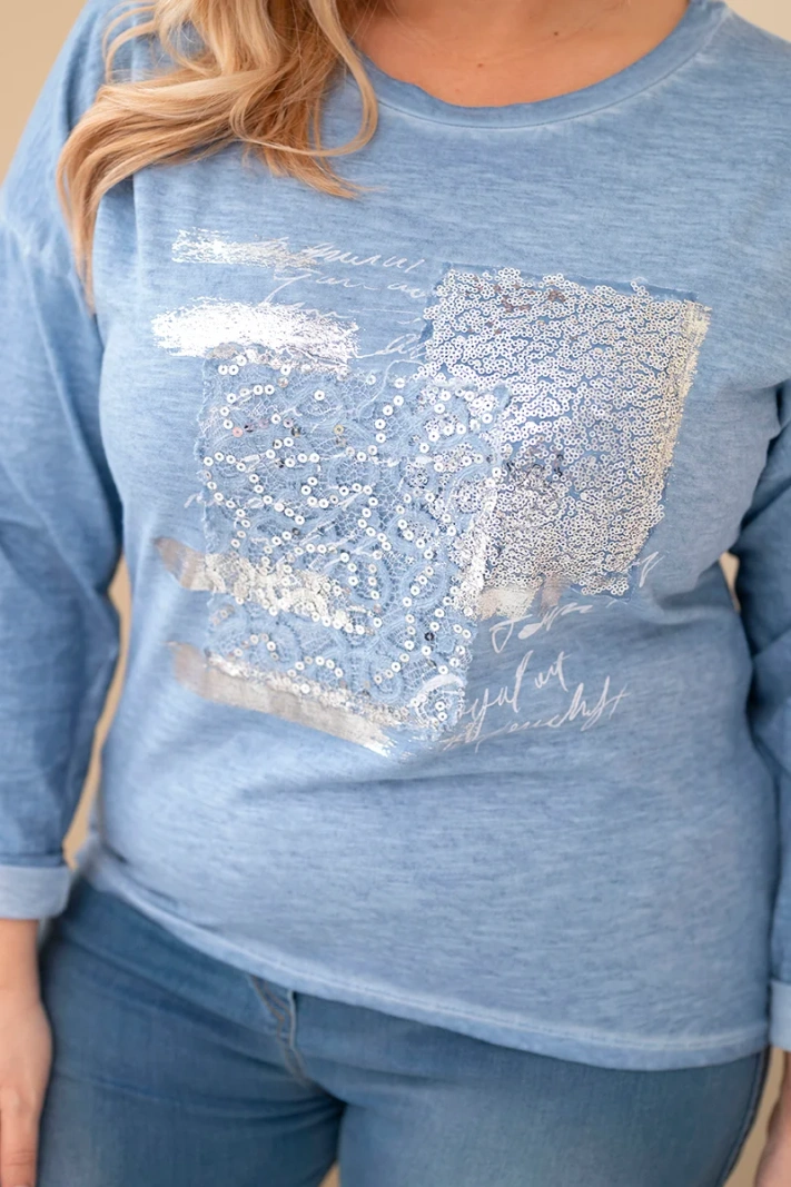 Dámská blůza Plus Size se potiskem a delší zadní částí džínová