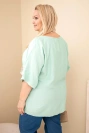 Damenbluse aus Viskose in Plus-Size mit kurzen Ärmeln und dekorativem Halstuch dunkles Mintgrün