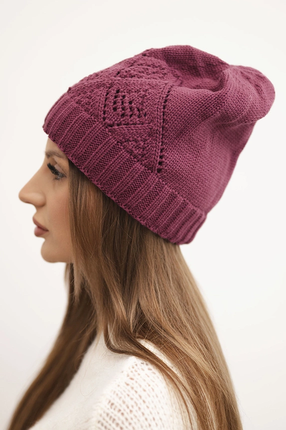 Women's winter hat made of wool with a geometric pattern K479 dark purple
