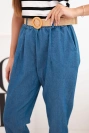 Damenhose mit aufgekrempeltem Saum und Gürtel dunkeljeansfarben