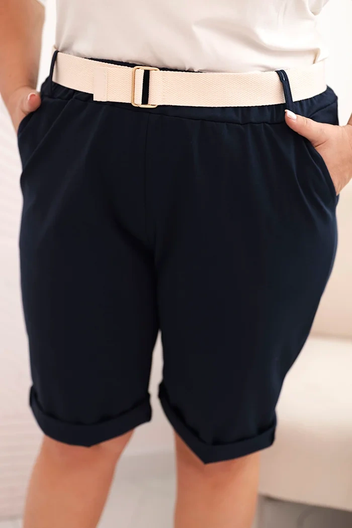 Medvilninės moteriškos šortai Plus Size su diržu tamsiai mėlyna