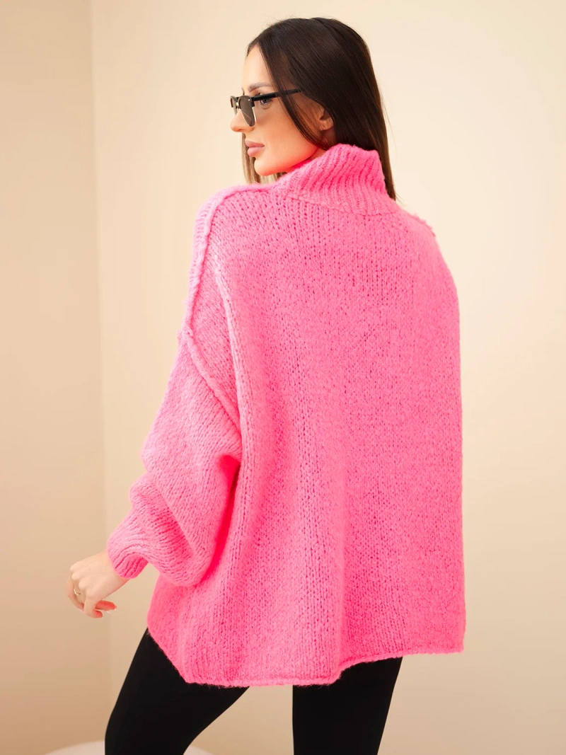 Sweter damski oversize z dodatkiem wełny z golfem i szerokimi rękawami różowy neon