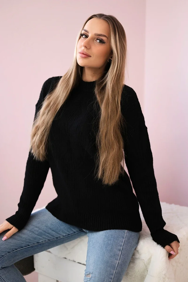 Sweater put on over the head with a fashionable weave black
