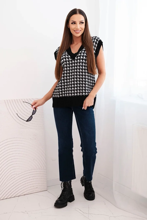 Houndstooth sweater without sleeves black
