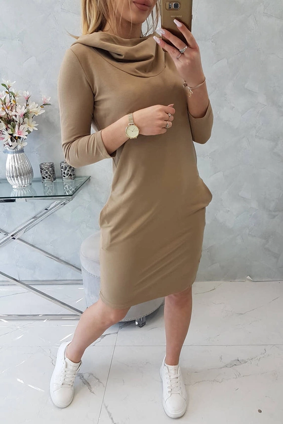 Kleid mit Kapuze und Taschen camel