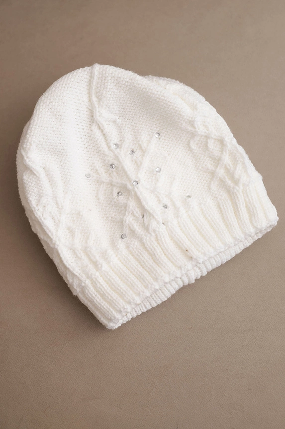 Women's winter hat with wool and decorative braid with pearls K470 white