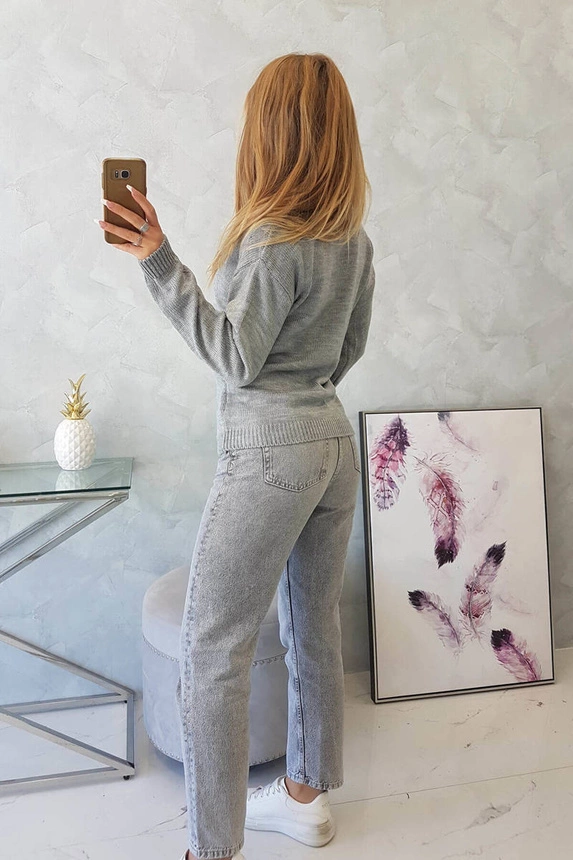 Sweater with V neckline gray