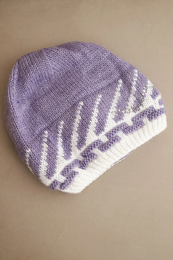 Women's winter wool hat with geometric pattern and rhinestones K469 purple